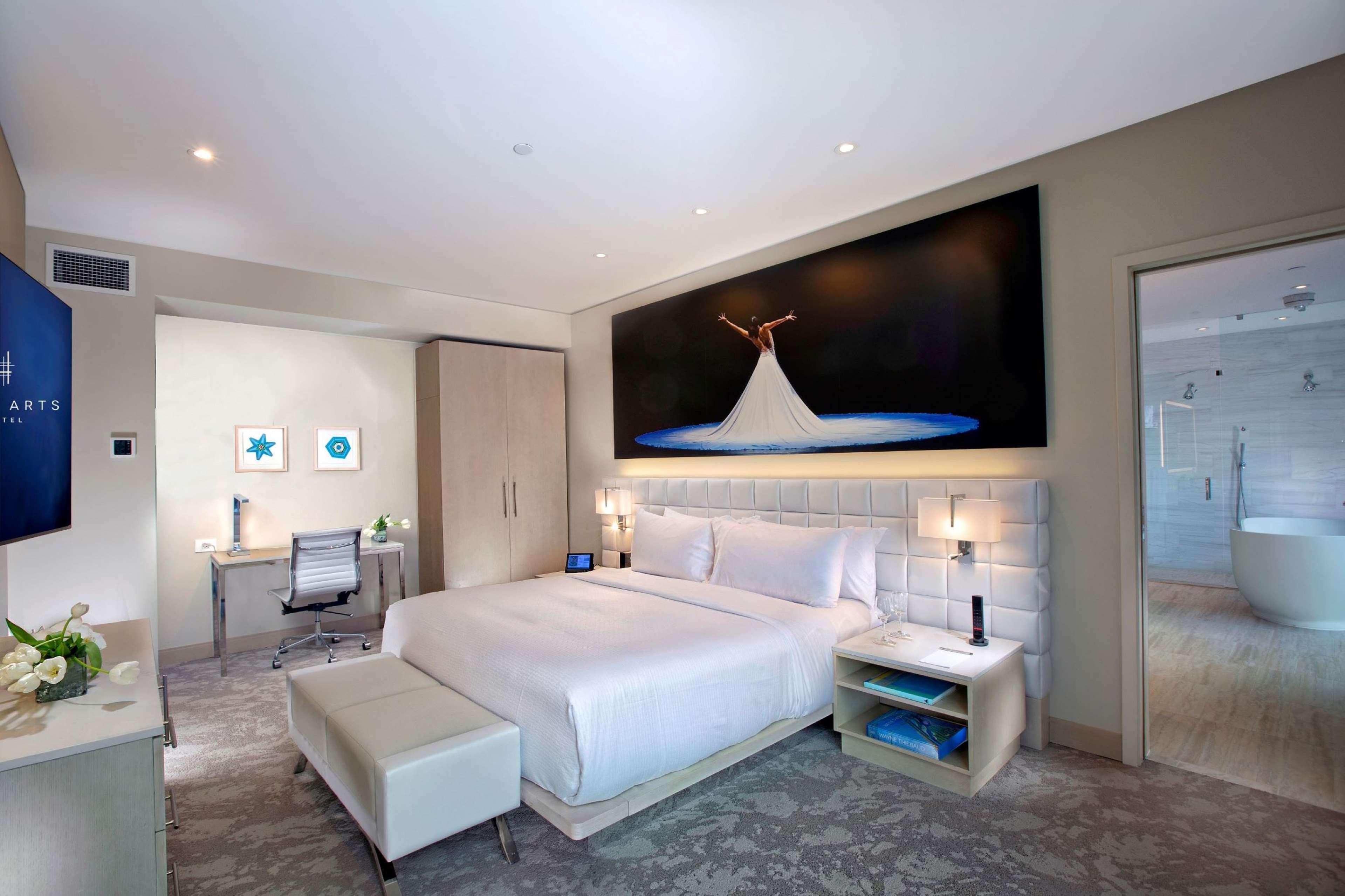 Hall Arts Hotel Dallas, Curio Collection By Hilton Экстерьер фото