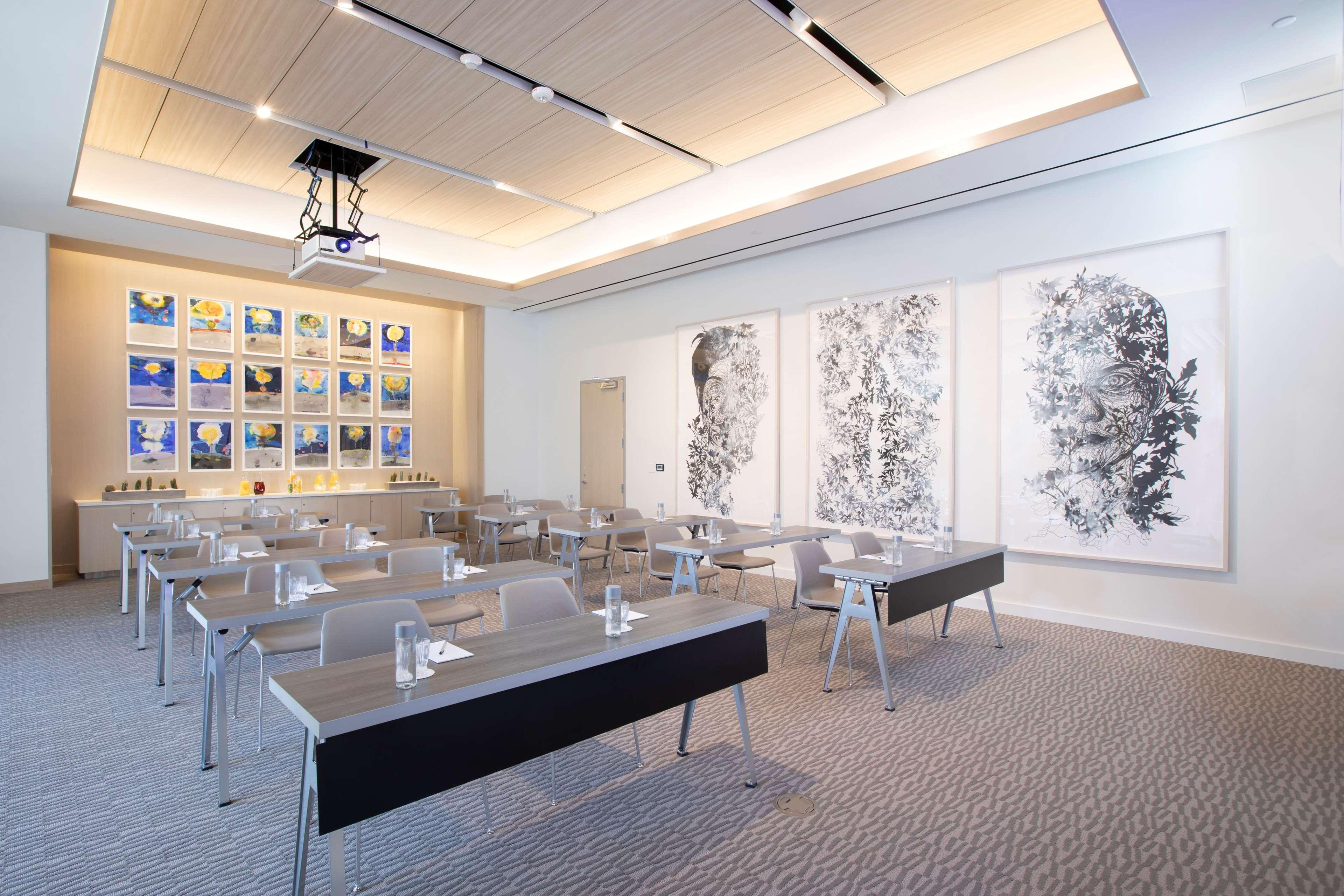 Hall Arts Hotel Dallas, Curio Collection By Hilton Экстерьер фото