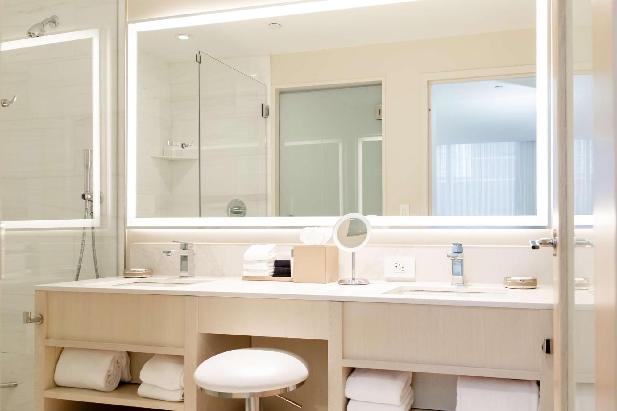 Hall Arts Hotel Dallas, Curio Collection By Hilton Экстерьер фото