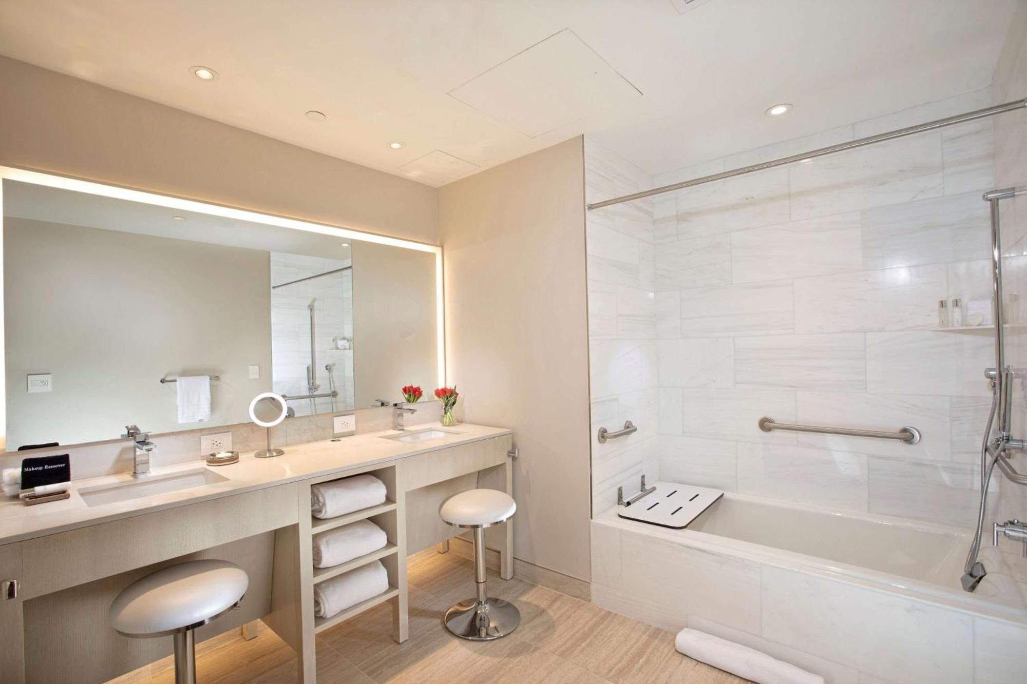 Hall Arts Hotel Dallas, Curio Collection By Hilton Экстерьер фото