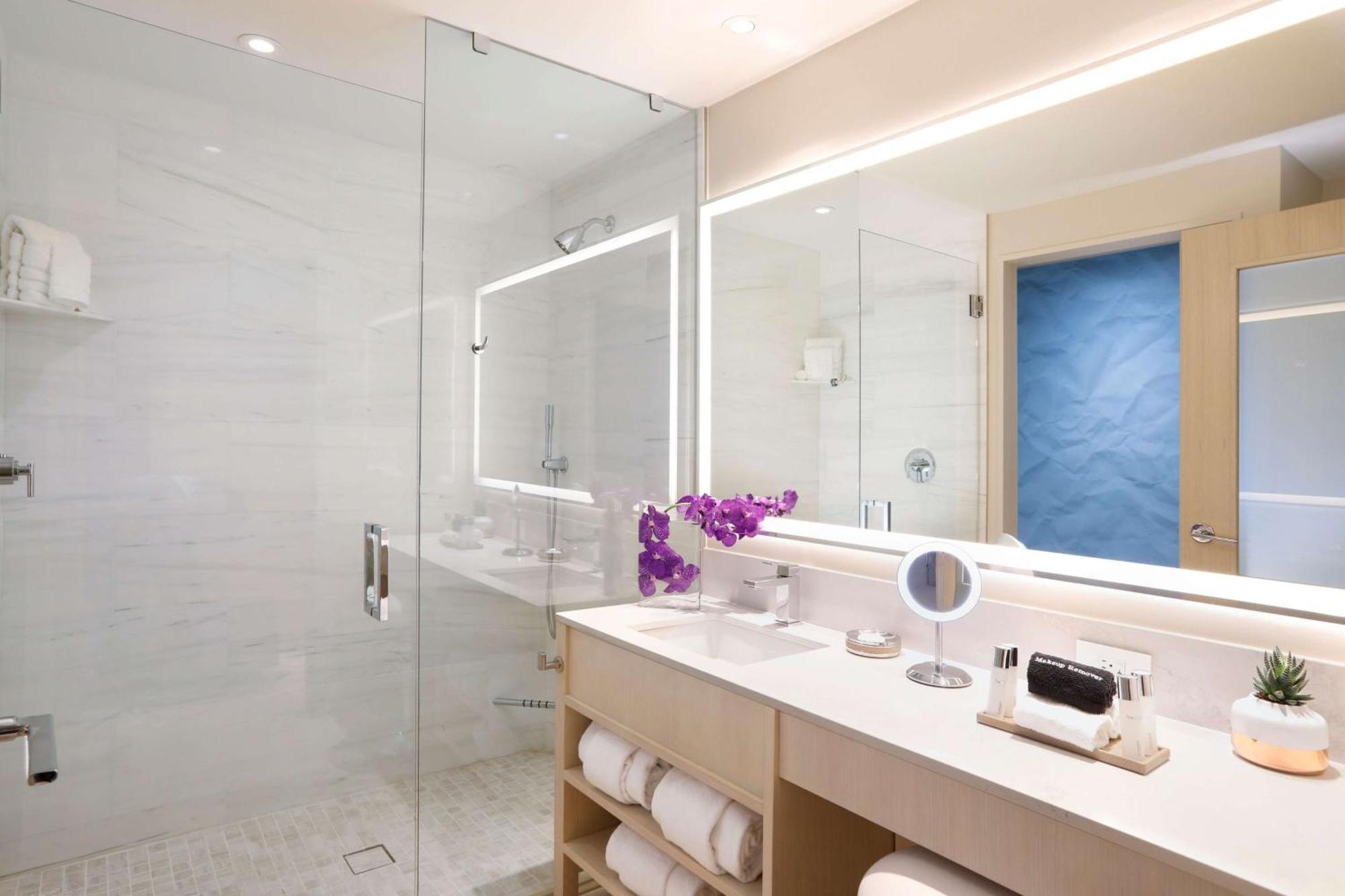 Hall Arts Hotel Dallas, Curio Collection By Hilton Экстерьер фото