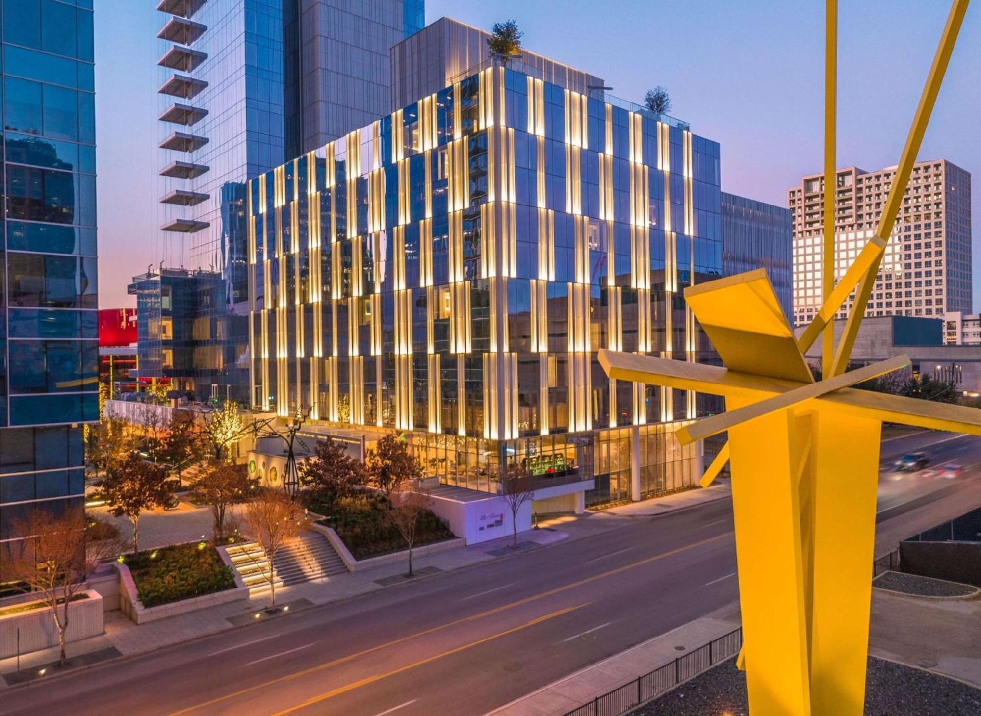 Hall Arts Hotel Dallas, Curio Collection By Hilton Экстерьер фото